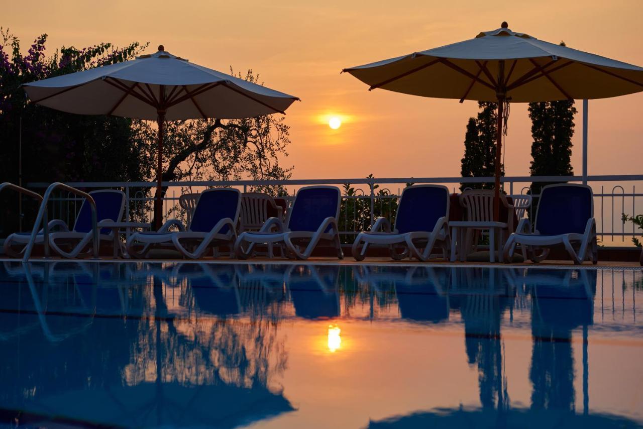 Hotel Benacus トッリ・デル・ベーナコ エクステリア 写真