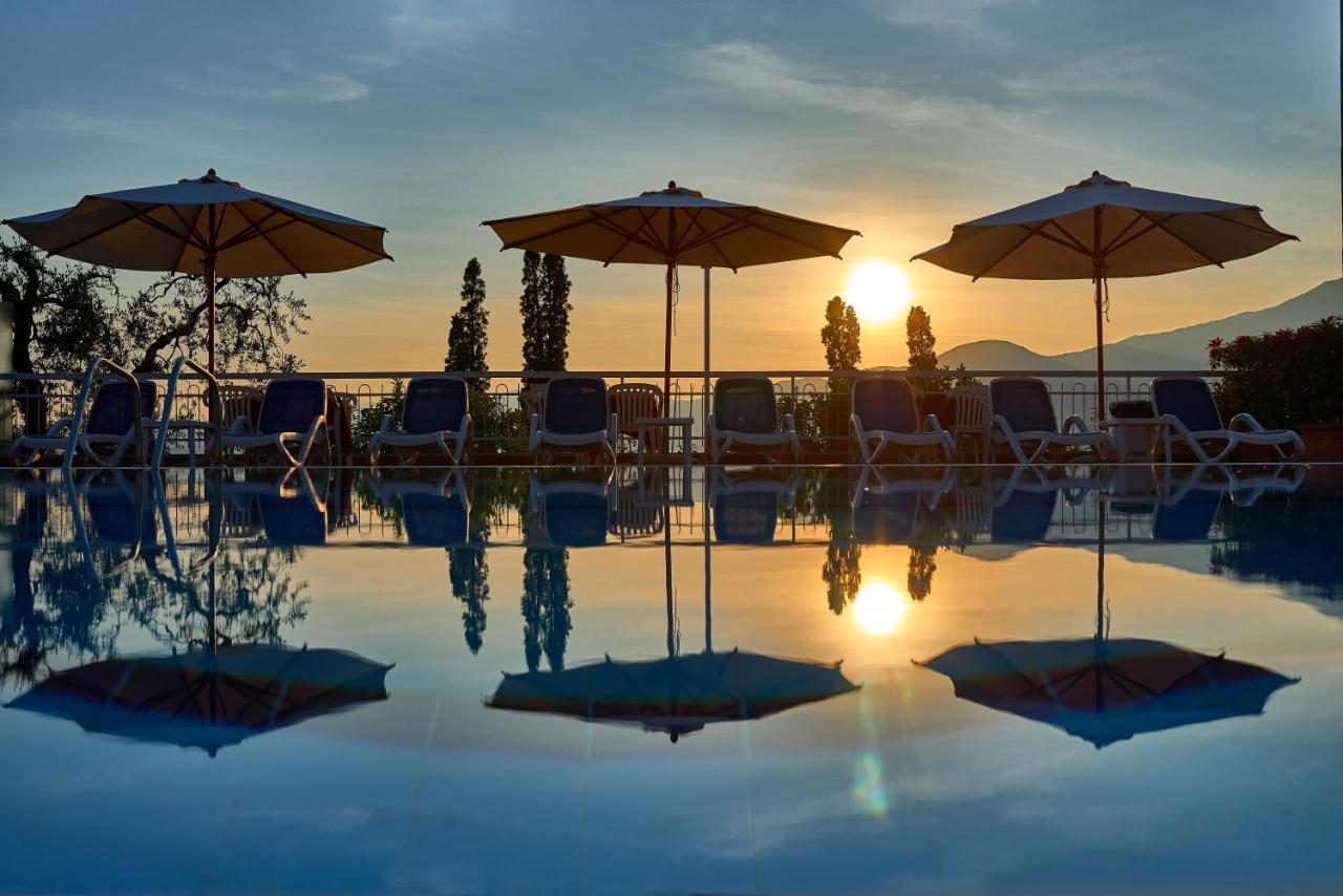 Hotel Benacus トッリ・デル・ベーナコ エクステリア 写真