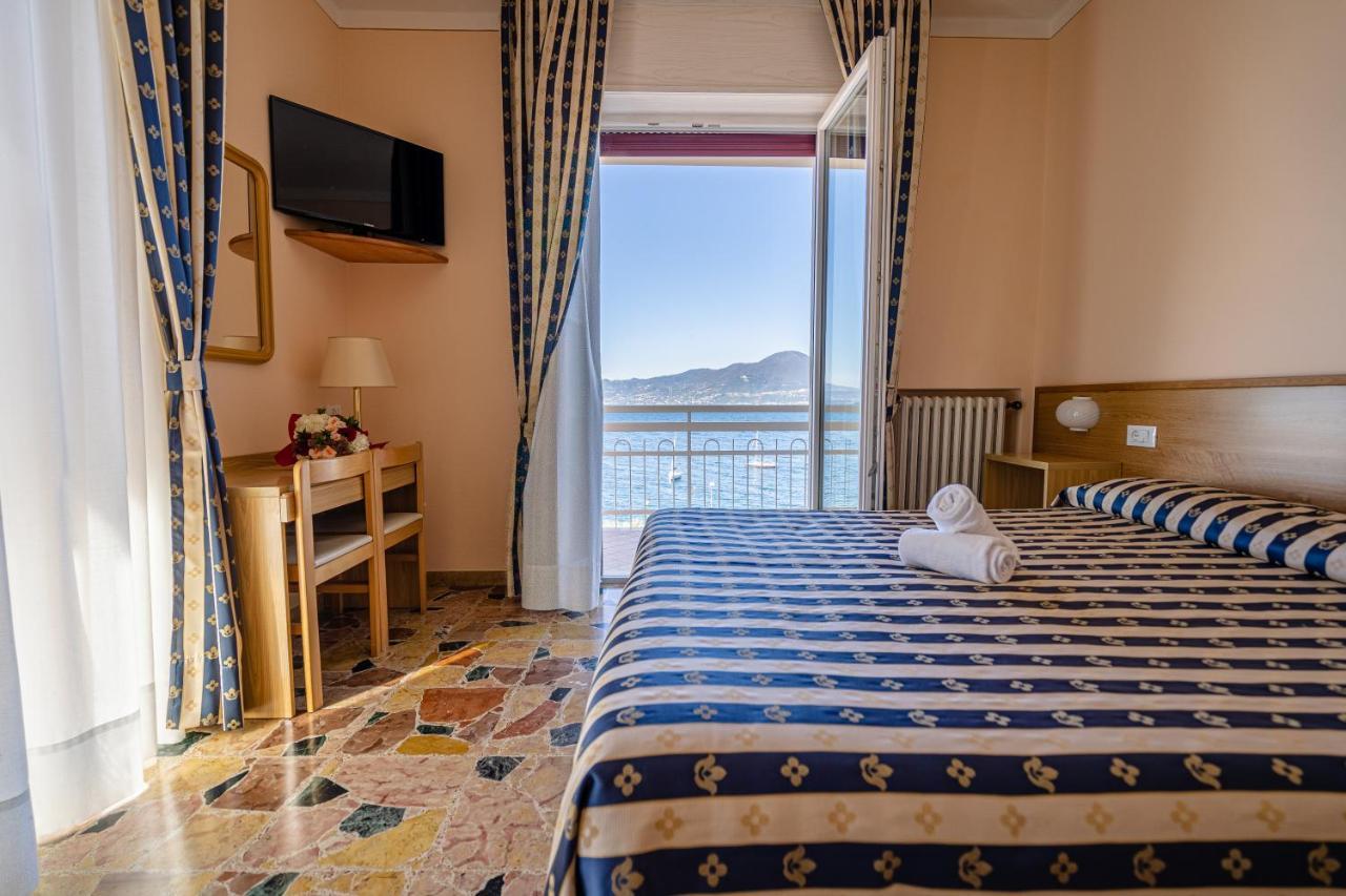 Hotel Benacus トッリ・デル・ベーナコ エクステリア 写真