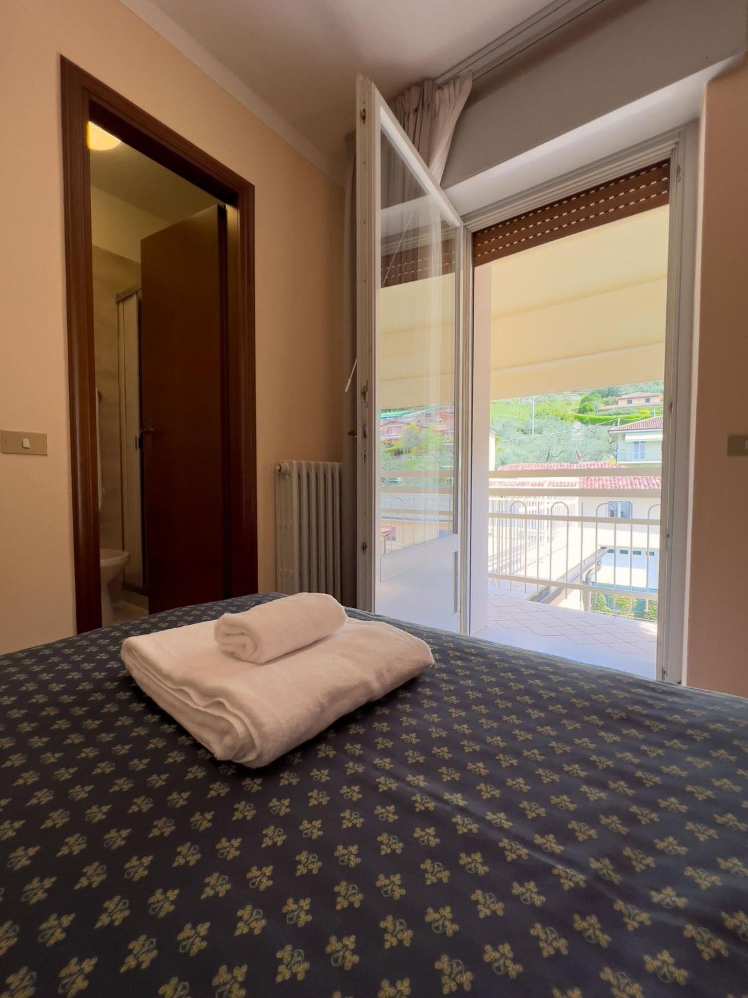 Hotel Benacus トッリ・デル・ベーナコ エクステリア 写真