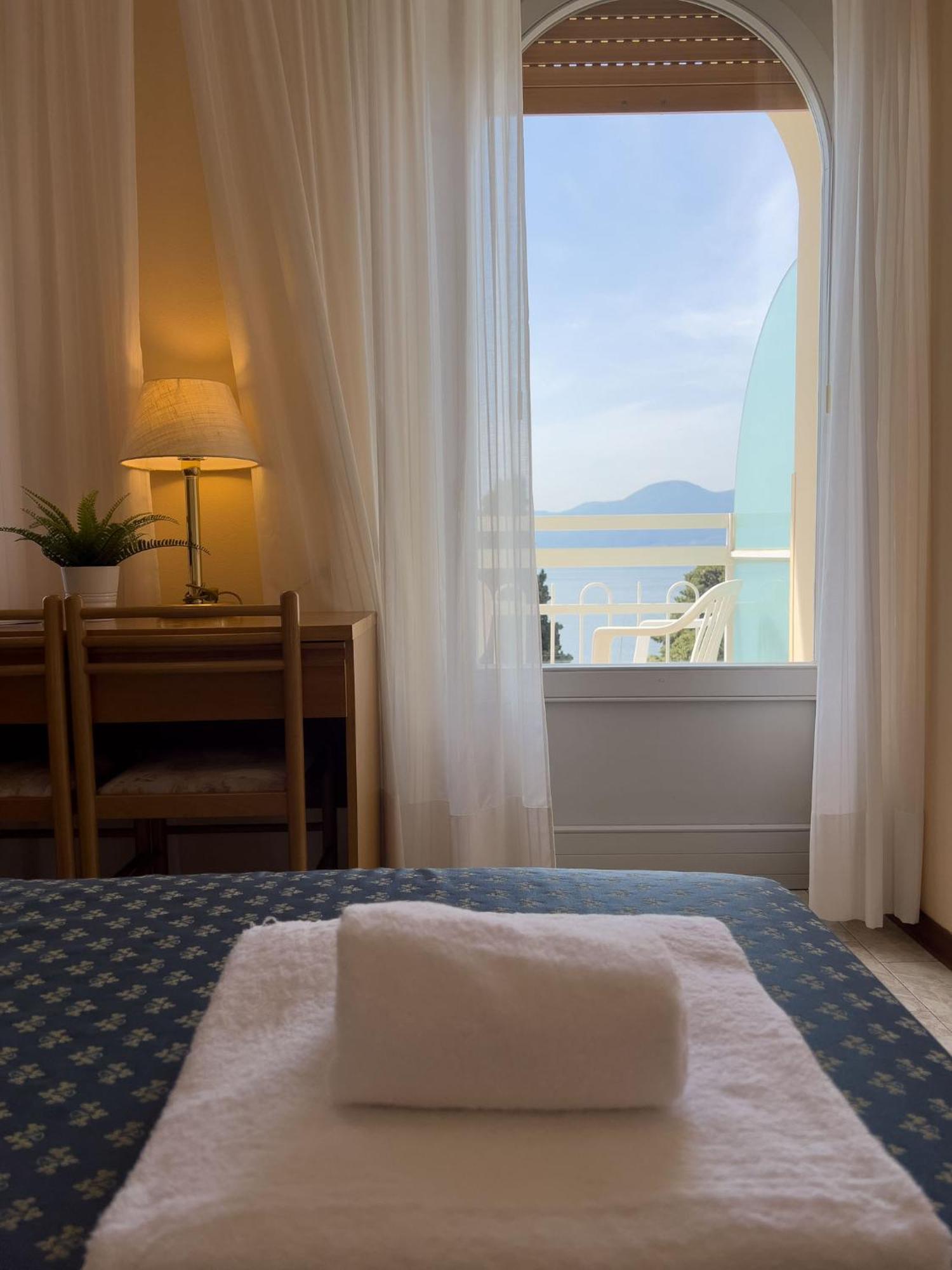 Hotel Benacus トッリ・デル・ベーナコ エクステリア 写真