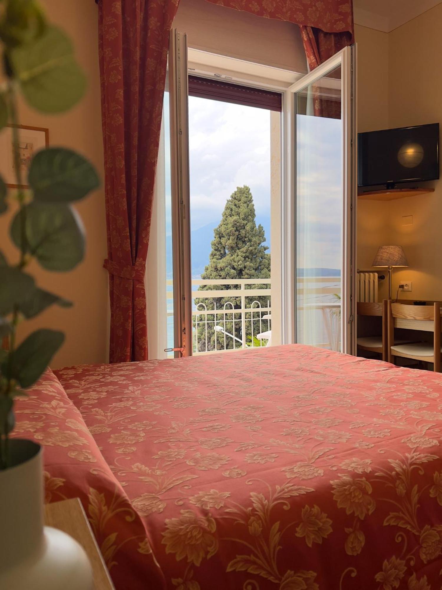 Hotel Benacus トッリ・デル・ベーナコ エクステリア 写真